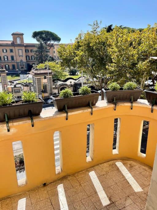 Cozy Apartment Gianicolense 3Bdr Рим Екстериор снимка